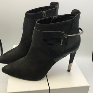 Dolce Vita Black Pointed Toe Ankle Booties with Metallic Accent